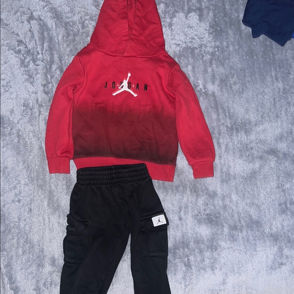 Like New Red and Black Jordan Sweatsuit ❤️ 🖤